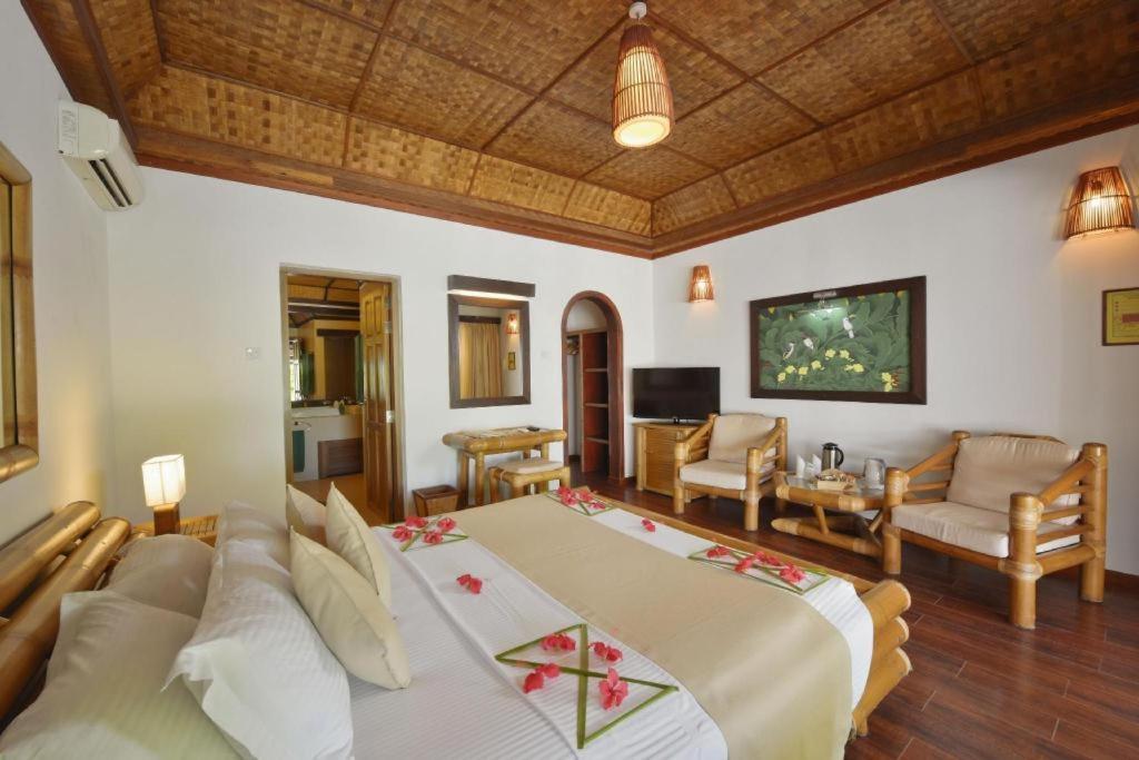 Angaga Island Resort And Spa Exterior foto