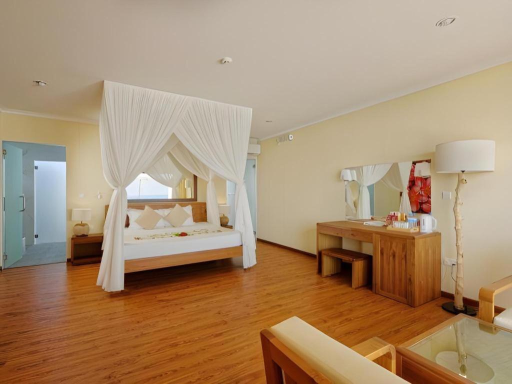 Angaga Island Resort And Spa Exterior foto